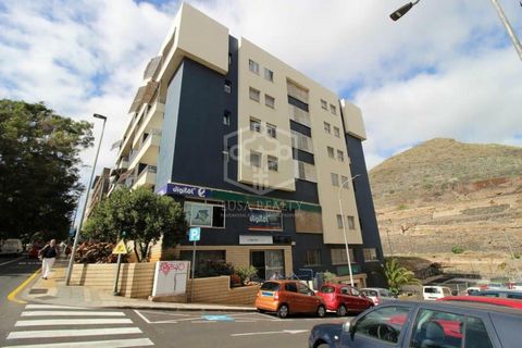 Local commercial de 770 m2 à vendre à La Rambla de Santa Cruz de Tenerife. Excellente opportunité d’investissement dans un local stratégiquement situé à La Rambla de Santa Cruz de Tenerife, à proximité de l’hôpital universitaire Hospiten, de l’église...