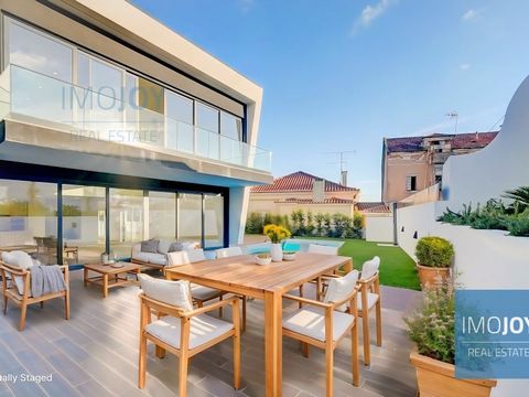 Superbe villa individuelle, neuve, V4 (tout en suites), avec une excellente exposition au soleil, architecture contemporaine, avec piscine, jardin et parking pour 4 voitures. Situé dans un quartier très calme dans le centre de Parede. Avec une excell...