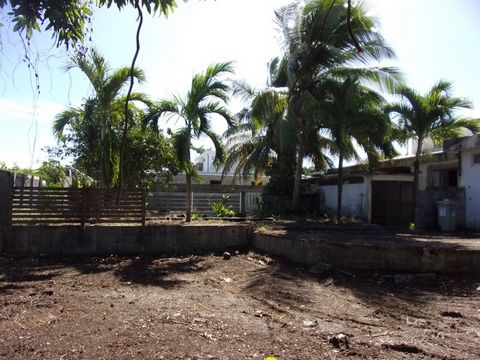 A VENDRE - SAINT-FRANCOIS MAISON A RENOVER DE TYPE T4