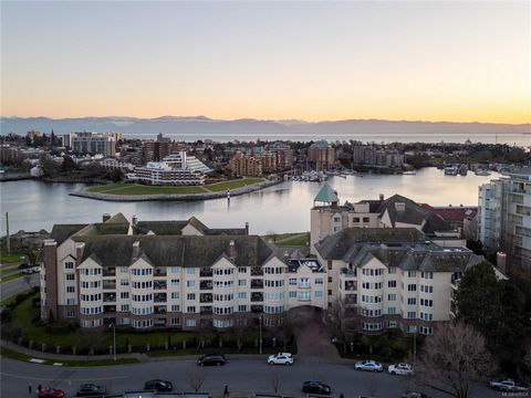 Enjoy style, comfort, & convenience in this stunning waterfront condo with breathtaking inner harbour views. Designed for modern living, it’s perfect for professionals & active individuals seeking a vibrant yet serene lifestyle. The bright living are...