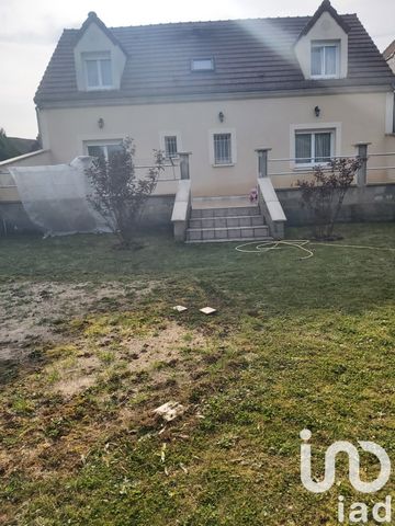 iad France - Martial Delencre vous propose: MAISON SUR SOUS SOL TOTAL 100M2 UNE CHAMBRE DE PLAIN PIED SALLE D EAU 4 CHAMBRES à l étage .salle de bain VISITE 7 SUR 7 Honoraires d'agence à la charge du vendeur. Information d'affichage énergétique sur c...