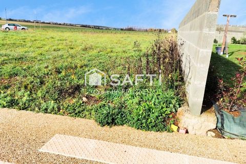 terrain de 663m² viabilisé situé à saint Jean de Beugné nous pourrons vous fournir le certificat d'urbanisme