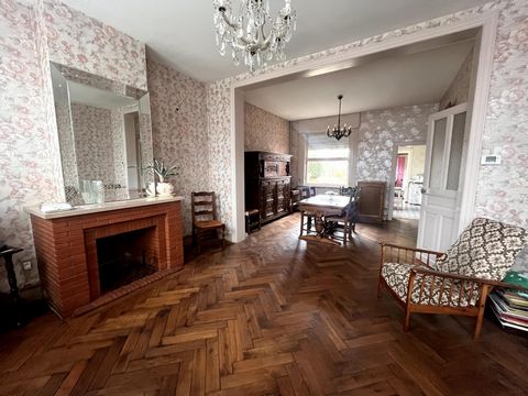 Maison semi-bourgeoise 120 m² , garage, parking et jardin, à deux minutes du centre-ville de BETHUNE !