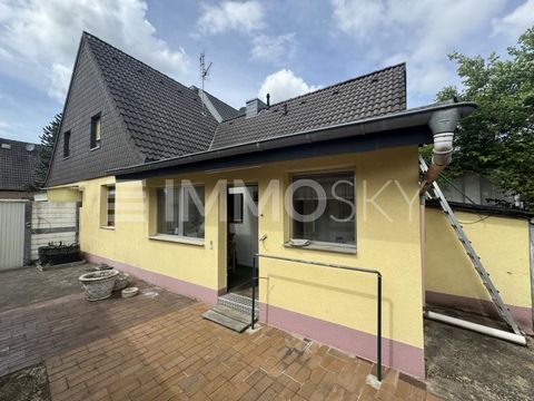 +++Bitte haben Sie Verständnis, dass wir nur Anfragen mit VOLLSTÄNDIGEN persönlichen Angaben (komplette Anschrift, Rufnummer und E-Mail) beantworten werden+++ Willkommen in diesem charmanten, renovierungsbedürftigen Einfamilienhaus, das sich perfekt ...