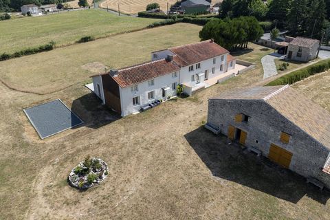 Maison ancienne et gîte, rénovée, 7467 m² terrain