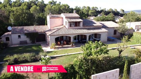 Votre conseiller Propriétés Privées, Claudine Rosier, vous invite à découvrir cette superbe villa familiale, située dans un quartier résidentiel. Édifiée sur un vaste jardin paysager de 4168 m² entièrement clos, cette propriété dispose d'une grande p...