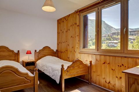 The Residence Rocheray is in Courchevel 1550, 150 m from the ski slopes, ski lifts and all the amenities of the resort centre. The ski school is 250 m away. The residence is built in the traditional Savoyard style and is equipped with a lift. Courche...