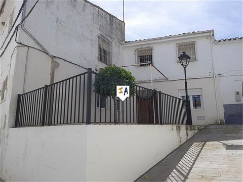 Cette maison de ville de 202 m2, 4 chambres et 2 salles de bains, est située dans le village espagnol traditionnel de Fuente Tojar, à proximité de la ville populaire de Priego de Cordoba en Andalousie, en Espagne. Il n'est qu'à quelques minutes en vo...