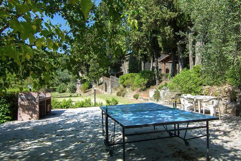 Located in Florence, this countryside holiday home has 3 spacious bedrooms and can house up to 6 guests. It is suitable for a large family and features a shared swimming pool to enjoy a swim and a terrace for fun-filled evenings. This old residence i...