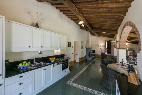 This 5 bedroom holiday home in Poppi is suitable for a family. Casa Dieci consists of 2 luxury villas in a small borgo. This means you have 2 luxury villas with heated pool, air conditioning and WiFi in the Casentino Valley. The Casentino valley is c...