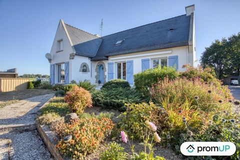 This house of 180 m2 is located on the touch of Erbray en Erbray, in the department of Loire-Atlantique, between Rennes and Nantes and next to Châteaubriant. It is a lovely house in good condition, built in 1976. It has 5 spacious bedrooms and 2 bath...
