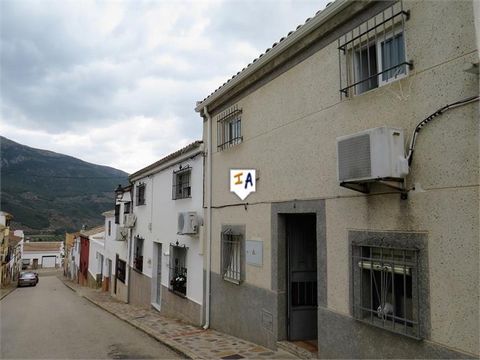 This is a great property in the hamlet of La Carrasca, near Martos in the Jaen province of Andalucia, Spain. It has a new, insulated, roof built on the original roof beams with concrete reinforcing. It has new electrics so just needs some painting. T...