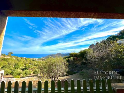 On a plot of approximately 2,900 m2, this villa from the late 80's is facing the sea and the mountains. In the immediate vicinity of the charming village of Monticello, this property offers great potential. With a living area of approximately 170 m2,...