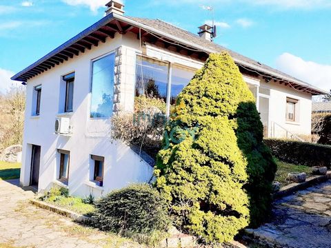 IMMOJOY David ... offers you, this beautiful house of traditional and quality construction of the 70's located in a quiet area with wooded land in the BERTHOLENE sector. This house is composed as follows: a semi-basement with a first garage of 40m2 e...