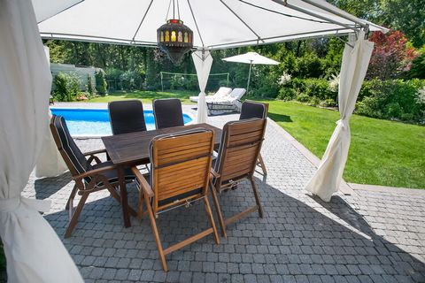 This detached villa is located in the Drents-Friese Forest nature reserve on a large forest plot of over 2000 m². Ideal for relaxing holidays with family and/or friends. The immediate surroundings are ideal for making beautiful walks and cycling trip...