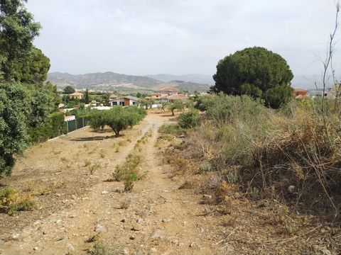 Remarkable parcel of land spanning an impressive 26,000 square meters in the esteemed location of Pinos de Alhaurín. This exclusive opportunity offers the possibility of constructing 17 luxurious villas, each boasting 250 square meters of exquisite l...