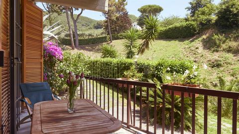 DESCRIPTION Located in a residence with swimming pool and park in Piana degli Ulivi, this 70 sq.mt apartment was renovated a few years ago with good finishes and has an independent entrance from the private terrace. The apartment, located on the mezz...