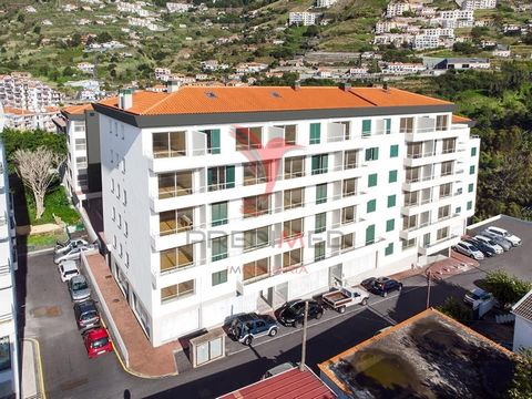 Seeing apartments typology T1 and T2 in the Center of Caniço with excellent sun exposure, all services close by and with extraordinary accessibility. These apartments, in good condition. it features covered parking and storage, both located in the ba...