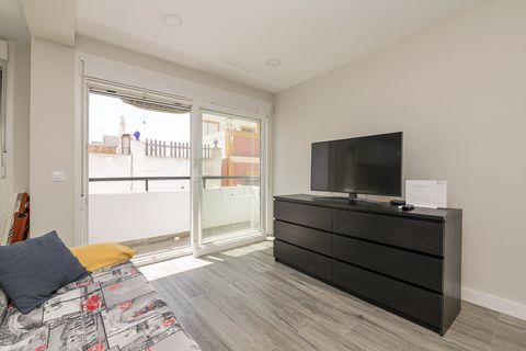 This cozy apartment located in San Fernando welcomes 3+2 guests. If you feel like exploring the south of Spain and soaking up its charm, this is the ideal accommodation for you. Located in a very central area of the city, the apartment has a balcony ...