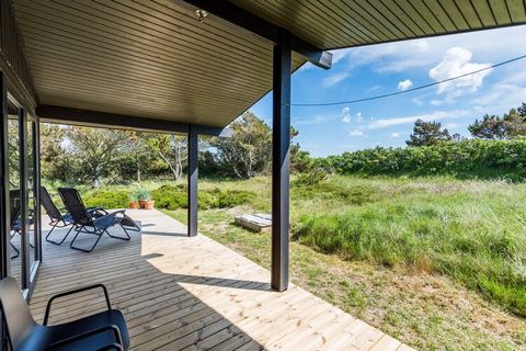 In Henne Strand è questo accogliente cottage ed è a soli 400 metri dalla spiaggia. Nel cottage, i piccoli dettagli sono stati messi da parte e tu e la tua famiglia vi sentirete a casa. La cucina della casa è direttamente collegata al soggiorno e quin...