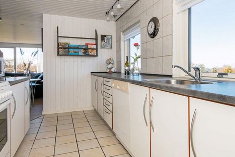 Holiday cottage with whirlpool and sauna and ocean views located close to the forest and beach in Skovgårde. The house was renovated in 2018 with a new bathroom and is located in a quiet area. From the living room and kitchen you have views of the oc...