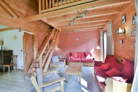 Come and visit this 1980s chalet without delay, in a quiet environment, ski-in ski-out and only 5 minutes from the village by car. This chalet of approximately 165m2 of living space and 135m2 carrez, is made up of two dwellings: - a studio whose acce...