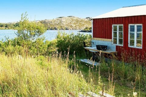 Spend your holiday right next to a fishing lake! Only 10 metres from the holiday house, you can fish freely (with the fishing license you need to obtain) for trout and salmon. The house is large and has most things you need, with places to go hiking ...