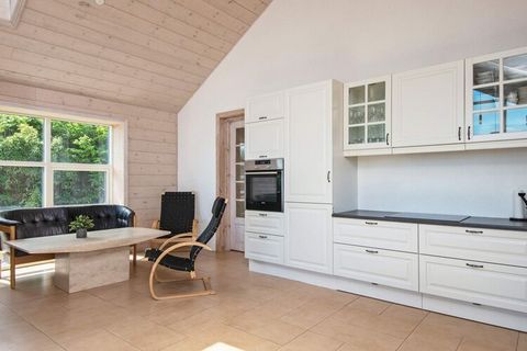 If you want a panoramic view you should rent this holiday cottage. The house is bright with a pitched roof and good ceiling lighting. There is both old and new furniture. The bedrooms and bathroom is in the basement. You can access the terrace from l...