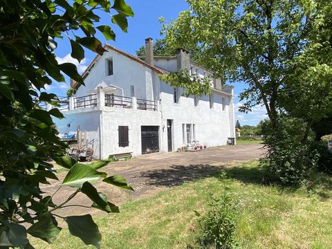 At the edge of a pleasant village with all shops, well known for its weekly Wednesday market, a spacious house (+/- 280 m2 of living space) to be renovated with typical architecture of the post-war wine distillery. Renovated in 2015 and transformed i...