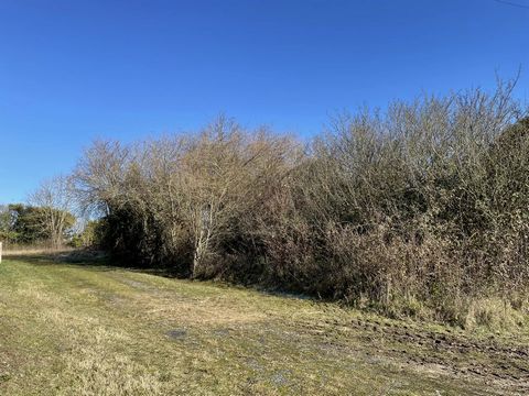 Situated in a rural position not far from the village of Gout-Rossignol is this parcel of land totalling approx 2,164m². Planning permission for a single dwelling was previously granted, although this has now lapsed. Price including agency fees : 19....