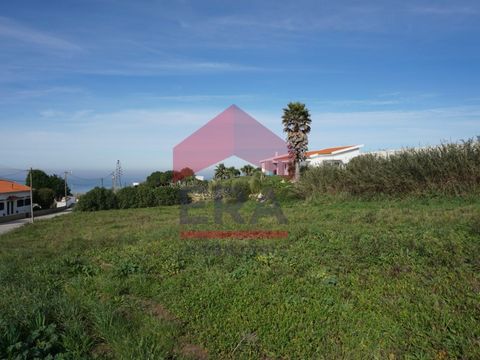 Excellent land with approved project for a condominium with 4 houses with sea views. The land is 1510 m2 with a privileged location for the construction of 4 2-storey houses, patio and individual swimming pool. The property already has an approved pr...