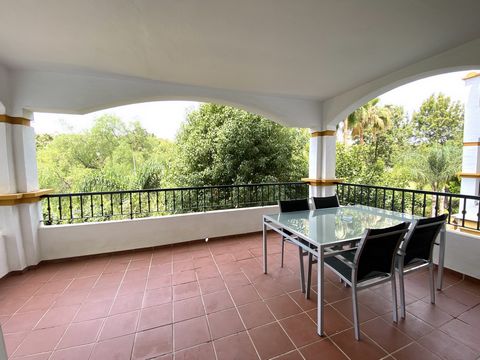 Located in Puerto Banús. Apartment located in La Dama de Noche with south west terrace overlooking the gardens, functional and modern decoration and complete equipment Gated complex with 24 hours security Two large swimming pools, paddle tennis court...