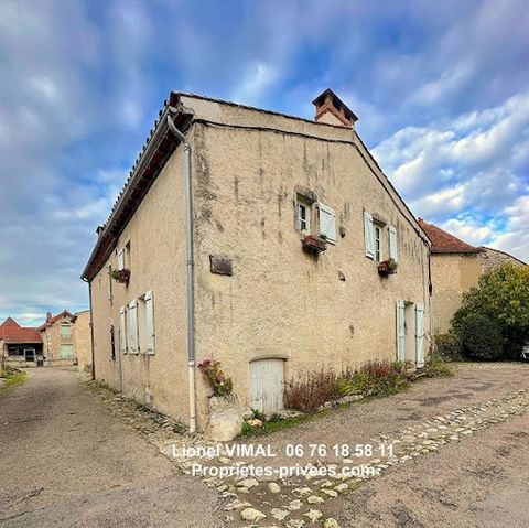 Charroux ( 03140 ) - Idéalement située au coeur de ce village médiéval classé ''parmi les plus beaux villages de France'', tout proche de Gannat ( ses commerces et son accès autoroute A71), à 30 min de Vichy, venez découvrir cette belle maison de bou...
