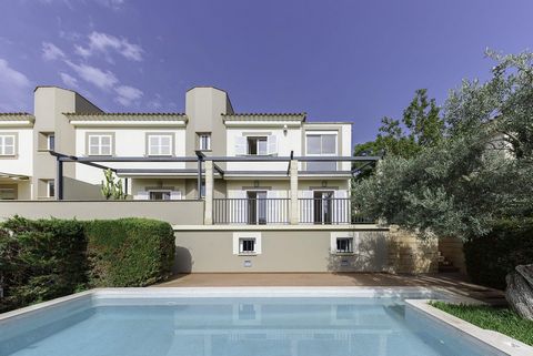 Esclusiva villa residenziale in vendita nella zona di Son Vida, a Palma di Maiorca. La proprietà è stata recentemente ristrutturata e dispone di un ampio garage, piscina privata e vista spettacolare sulla baia di Palma. La casa ha una superficie di 3...