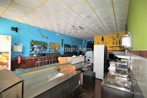 Two excellent stores in Portimão located in a very busy area, only five minutes from the riverside area in ??Portimão. With a combined construction area of ??237m2, the stores are dividide in to three areas. Bar area, kitchen, office, storage room, t...