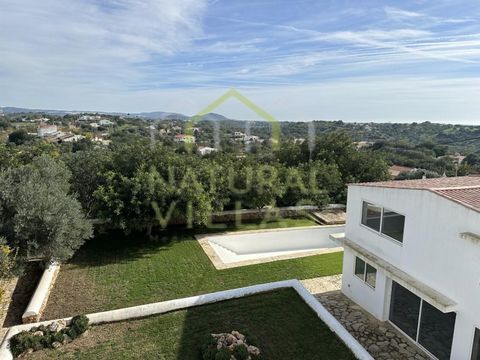 A Unique Investment Opportunity with Generous Spaces and Superior Quality Finishes. Detached 4 + 1 bedroom villa in Boliqueime, Loulé, completely renovated and set in a fantastic property. This spectacular detached villa, located in Boliqueime, Loulé...