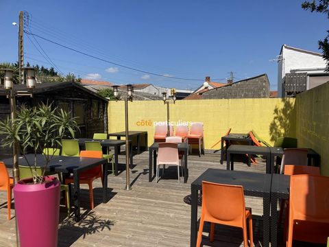 for sale business, a bar restaurant of 110 m2 in L'Aiguillon-la-Presqu'île, benefiting from a license IV and enjoying a prime location in the city center, close to the beaches and the fishing port, in a lively and family seaside resort. The place has...