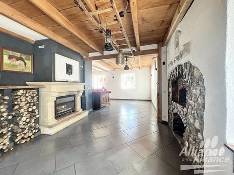 Zum Verkauf steht ein komplett renoviertes Haus, F5 in einer ruhigen Gegend im Zentrum von Perugia, mit einer Fläche von 117 m2 auf einem Grundstück von 7 Ar sowie einer Scheune von ca. 80 m2. Das Haus wurde komplett renoviert und besteht im Erdgesch...