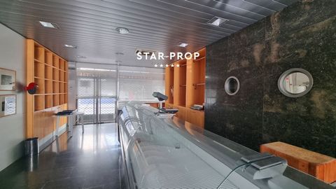 Welcome to STAR PROP, where we present you with a unique business opportunity in the commercial area of Llançà. This commercial space is specially suitable for entrepreneurs who dream of opening their own business in the food industry, whether it's a...