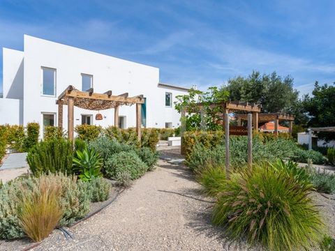 15-bedroom homestead, with a heated swimming pool, garden, and private parking, spread across a vast 40,800 sqm plot of land, this property features 7 tastefully designed apartments, totaling 288 sqm of living space, in Tavira, Algarve. Quinta da Jan...