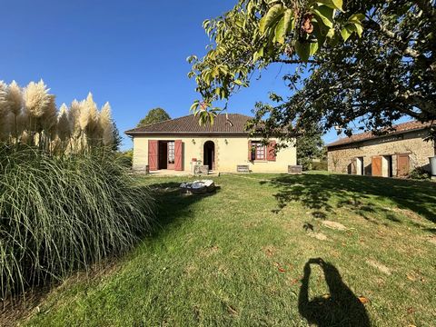 Single level house set in a very desirable hamlet location. Entrance hall leading to lounge/diner, kitchen, 2 bedrooms plus shower room and separate wc. The property boasts a small cottage which is ripe for conversion plus an attached large barn whic...