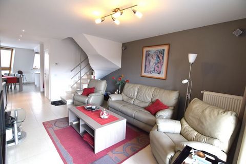 Centrally located spacious duplex apartment with terrace, located in the center of Blankenberge and close to the beach. The apartment is divided as follows: cozy living room, dining area with large, open kitchen, storage room and separate toilet. On ...