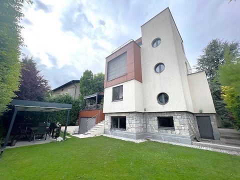 Presenting an exceptional 4-storey residence spanning 407 m2 for sale in Ljubljana, this tranquil abode is nestled in a serene green enclave near the city center. Offering an idyllic setting for family life, complete privacy, and the convenience of b...
