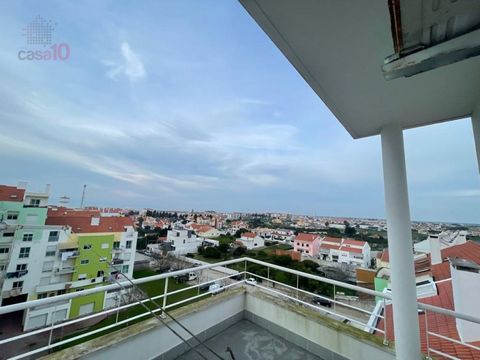 Penthouse for sale in the centre of Alcochete, Setúbal This penthouse, subject to a renovation on the 0th floor, presents itself with a very balanced distribution of space, designed for the daily organisation of a family with good taste. On floor 0 w...