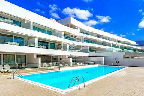 Luxury apartment in exclusive complex Baobab Suites, close to El Duque beach, Costa Adeje. If minimalist luxury is what you are looking for, then this flat is for you. It is a luxurious apartment with two bedrooms and two bathrooms, one of them en su...