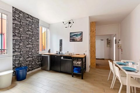 IMPORTANT : The Host is a co-living specialist, they are welcoming students and young workers between 18 and 35 years old in order to guarantee full harmony between the co-livers. Large room of 16m², fully furnished. It has a double bed (140x190) acc...