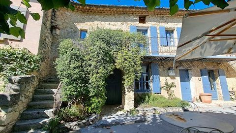À quelques pas du village de Malaucène, dans un hameau niché au coeur des paysages provençaux, se dresse cette authentique demeure en pierre, révélant tout le charme et l'authenticité de la région. Avec ses 390m2 de surface habitable, cette résidence...