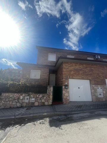 INMOBILIARIA GUADALIX MARKETS EXCLUSIVELY ~~Great Semi-detached Villa located in a quiet urbanization. ~~We access via stairs to the front door and hallway. ~~On the ground floor we have direct access to the garage, kitchen, bedroom with built-in war...