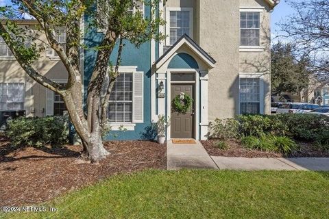 Modern 1st floor corner unit 2-bedroom 2 bath renovated kitchen townhome for rent. Interior has custom barn doors, washer and dryer in unit, newly remodeled kitchen with white quartz countertops. Minimum 7-month lease $1600 per month one pet max $250...