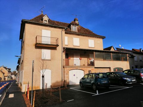 In the town of Aynac, close to all amenities, in a dynamic village, a beautiful building of about 258m2 consisting of two apartments. Apartment No1 is accessible to people with reduced mobility. It consists of a kitchen, a living room with a fireplac...
